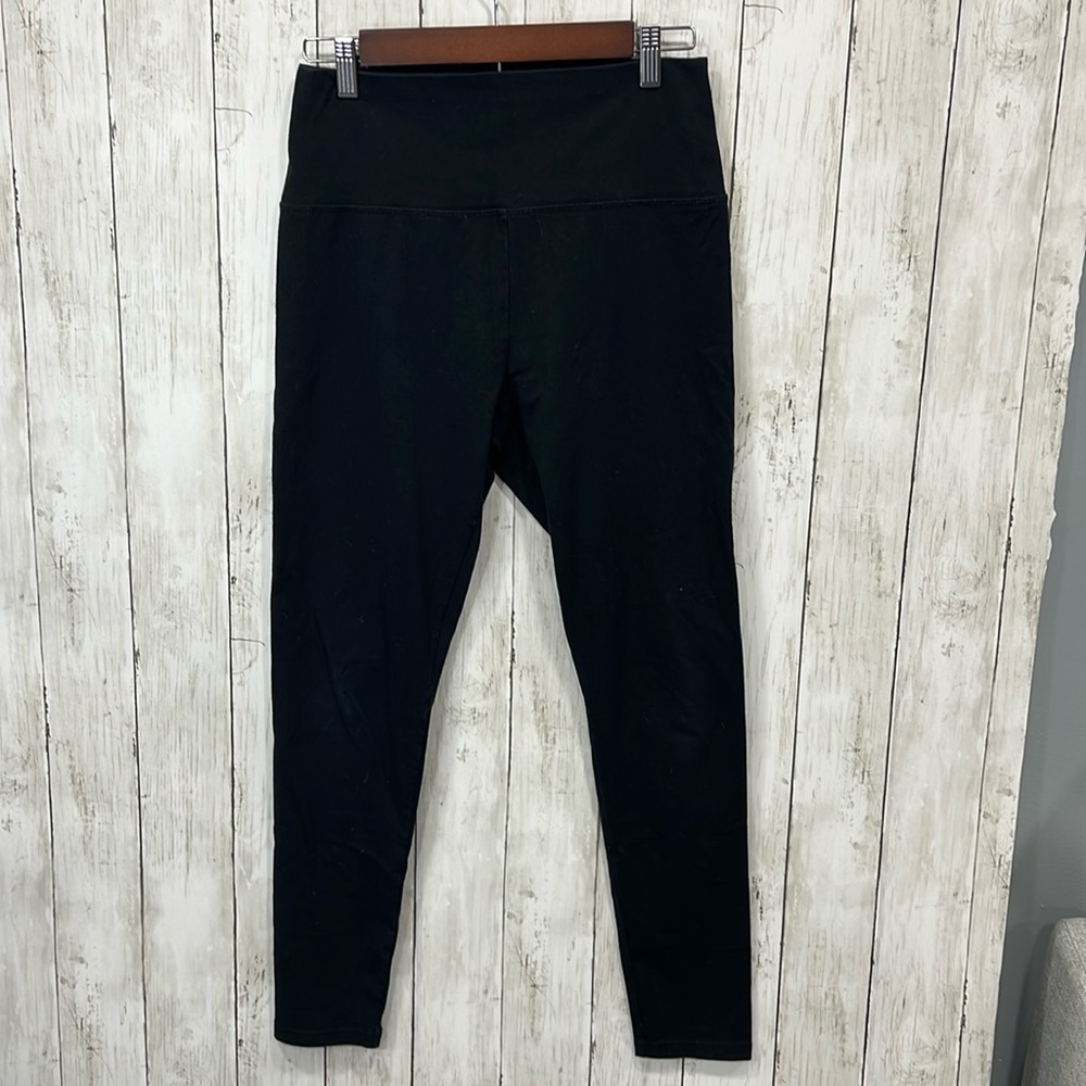 Aerie Chill Play Move High Waisted Ankle Legging Size Large Black Stain On Knee